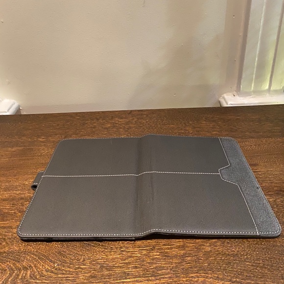 NWT Tablet Case 💕Bundle 3 items for $20💕 - Picture 2 of 4